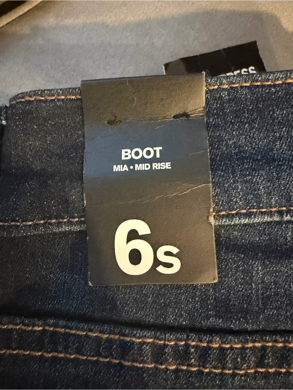 NWT Express Mid Rise Bootcut Jeans Dark Wash Size 6 Short - Women